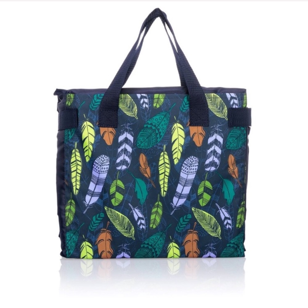 New Thirty-One Bleacher Blanket Falling Feathers